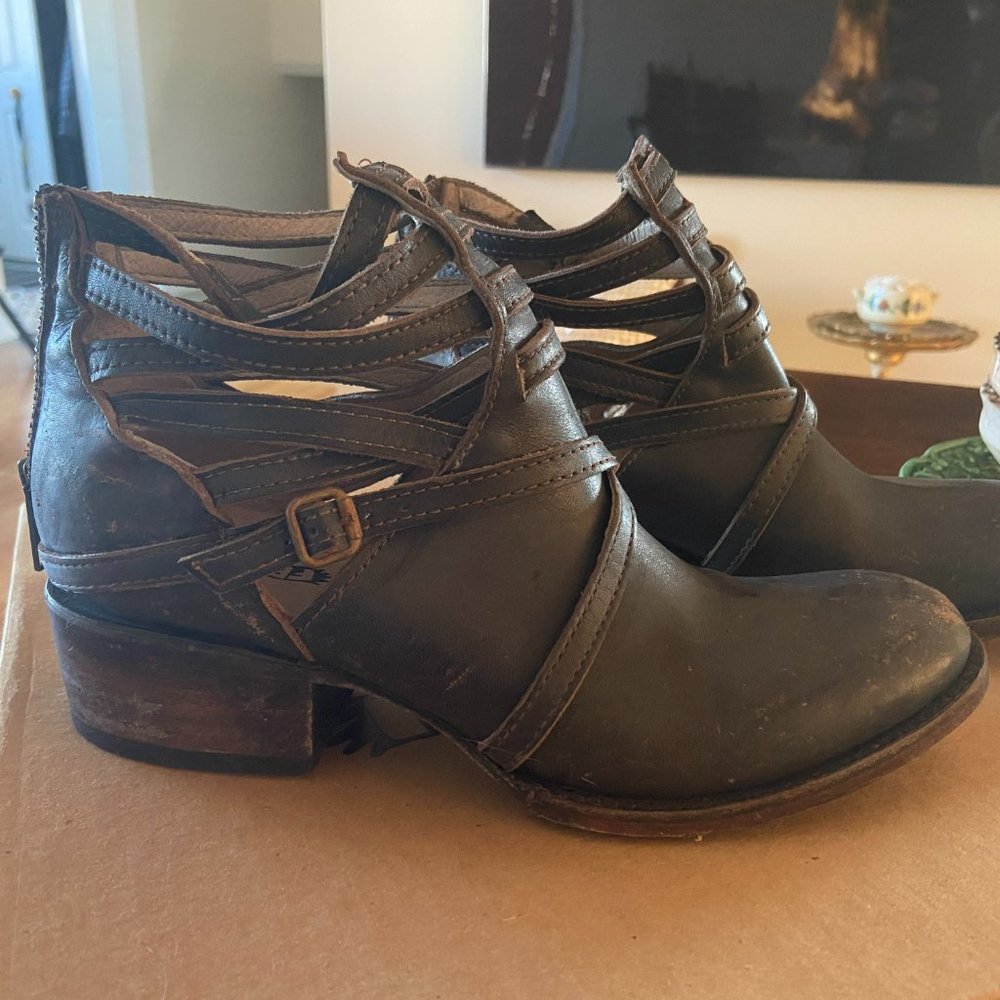 Freebird by Stevens Distressed Stair Ankle boots